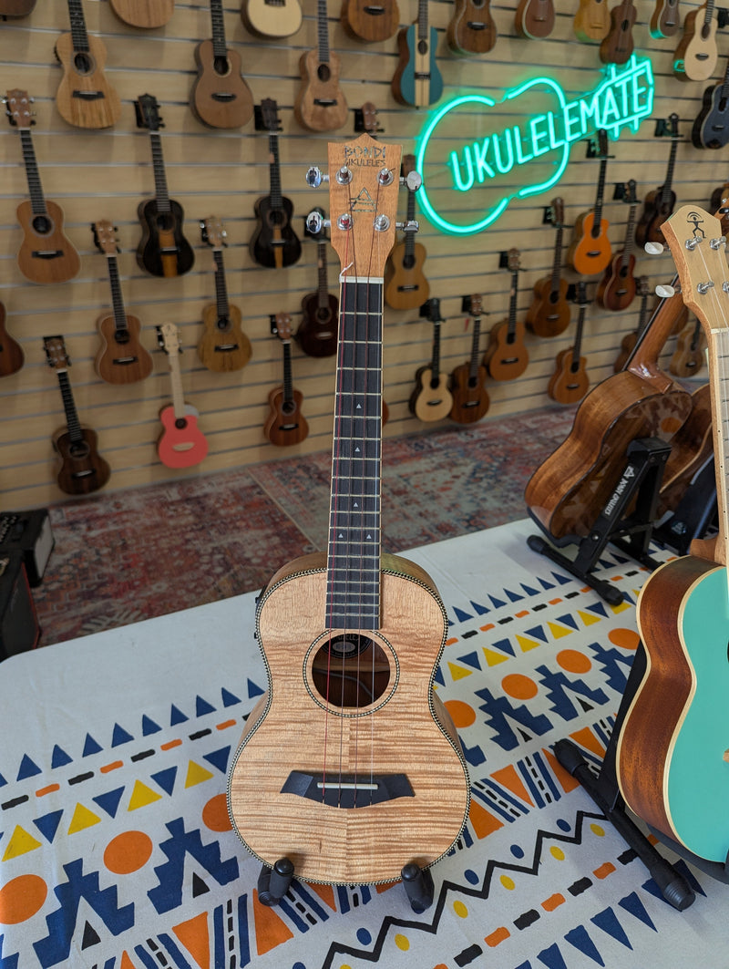 Bondi Tiger Oak Tenor Electric Ukulele Success + Aquila Low G Red Series