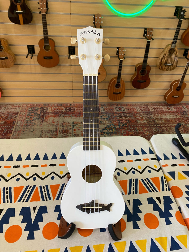 Makala Great White Shark Soprano Uke - Discolouration