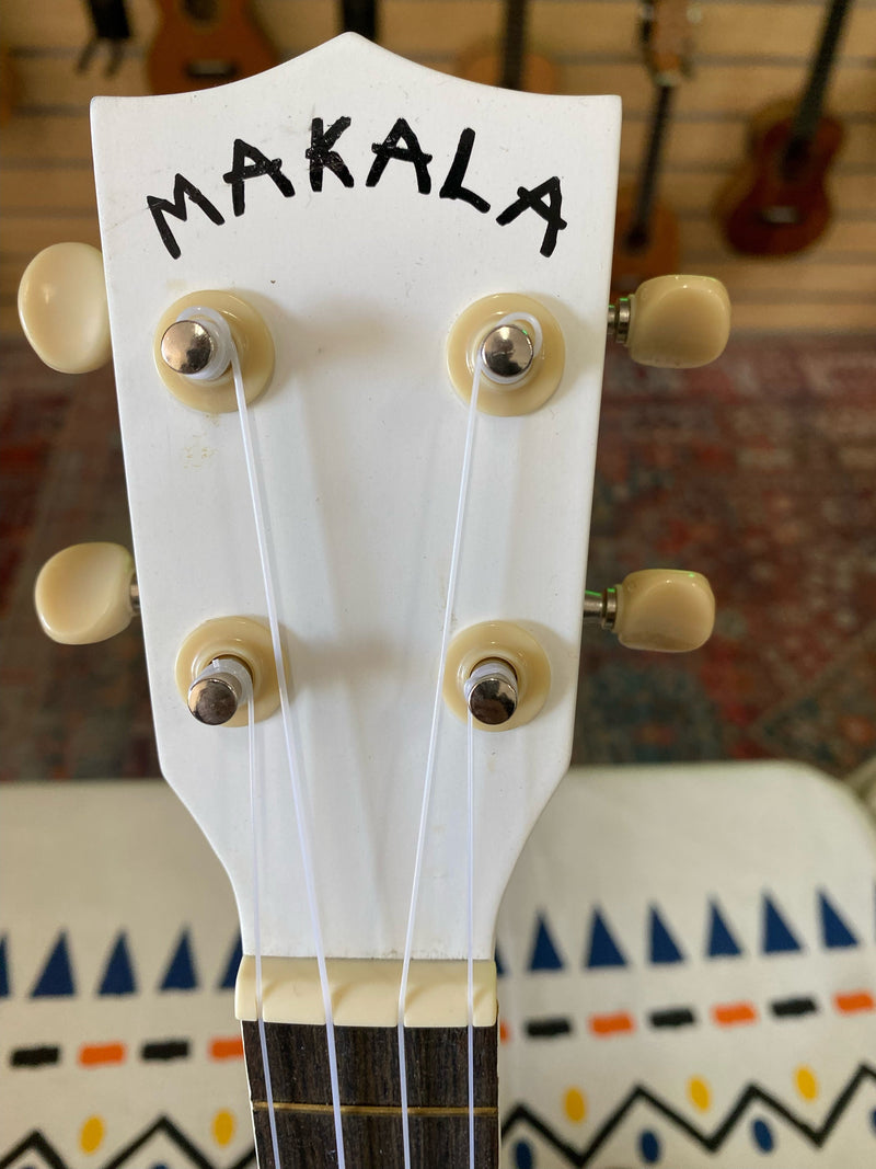 Makala Great White Shark Soprano Uke - Discolouration